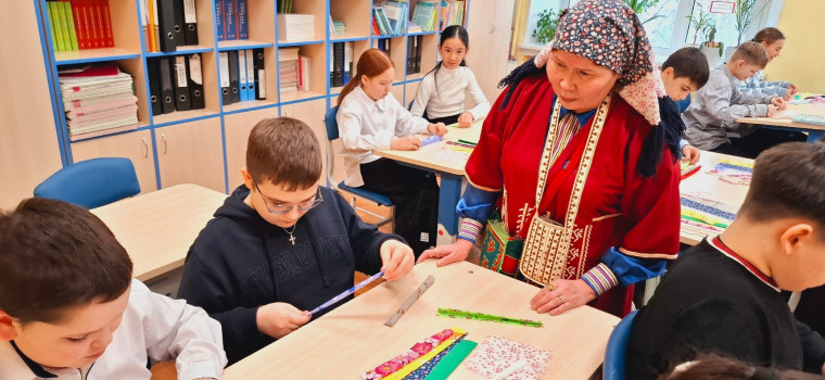 ЗНАКОМСТВО С ОБСКО-УГОРСКИМИ НАРОДАМИ МАСТЕР-КЛАСС ПО ИЗГОТОВЛЕНИЮ НАЦИОНАЛЬНОЙ КУКЛЫ ЗАКРУТКИ.